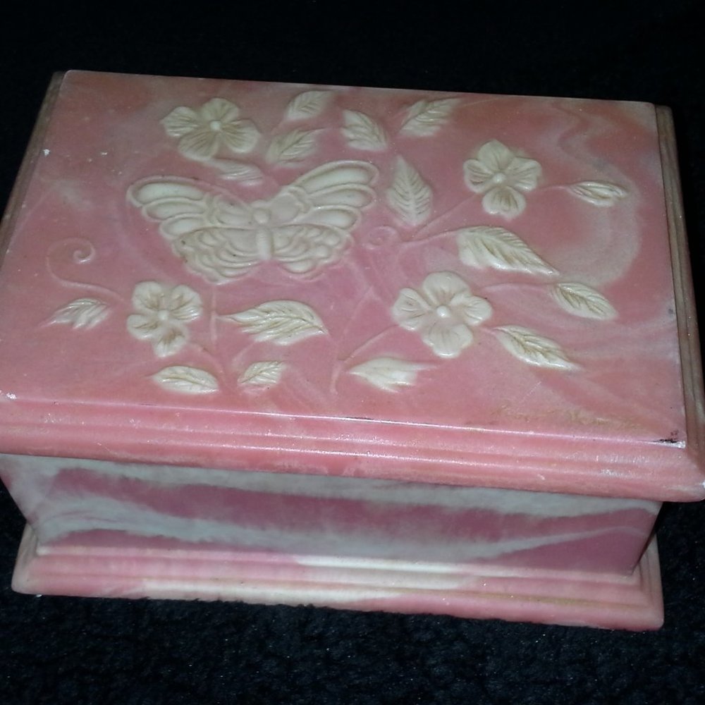 VALENTINE GIFT PINK TRINKET BOX WITH BUTTERFLY